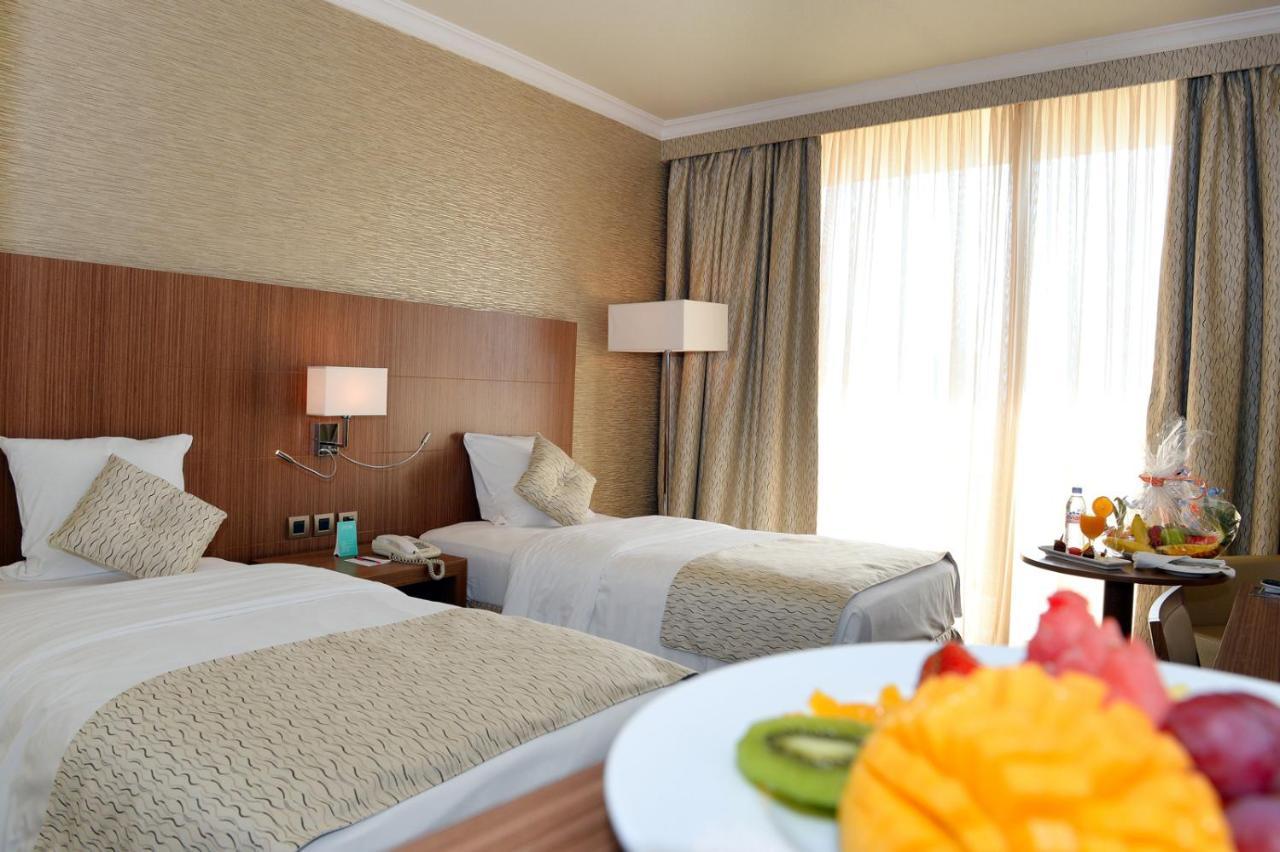Quarto com 2 Camas de Solteiro e Varanda
