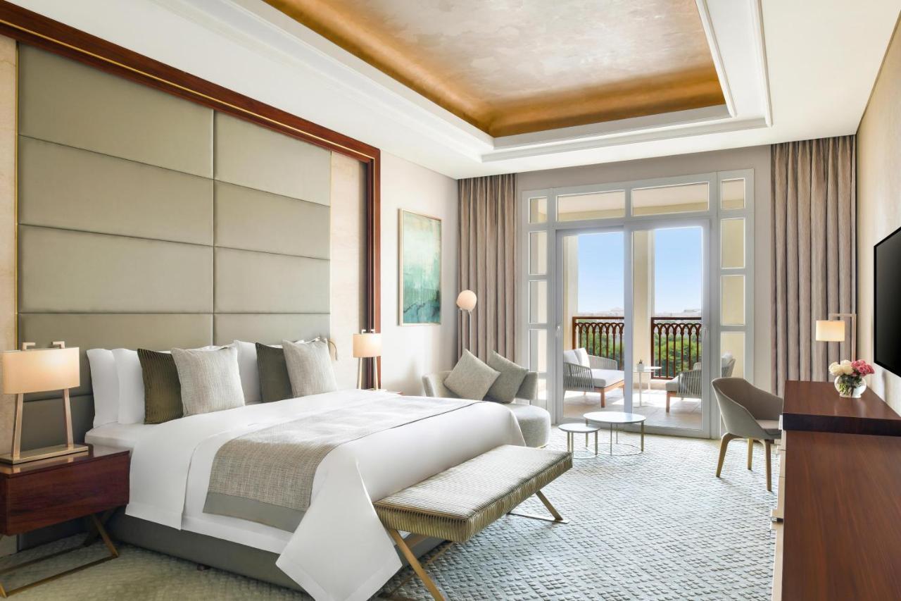 Suite Signature avec 1 Chambre Lit King-Size et Balcon - Vue sur Piscine